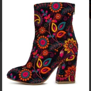 Embroidered boots 👢 Naughty Monkey